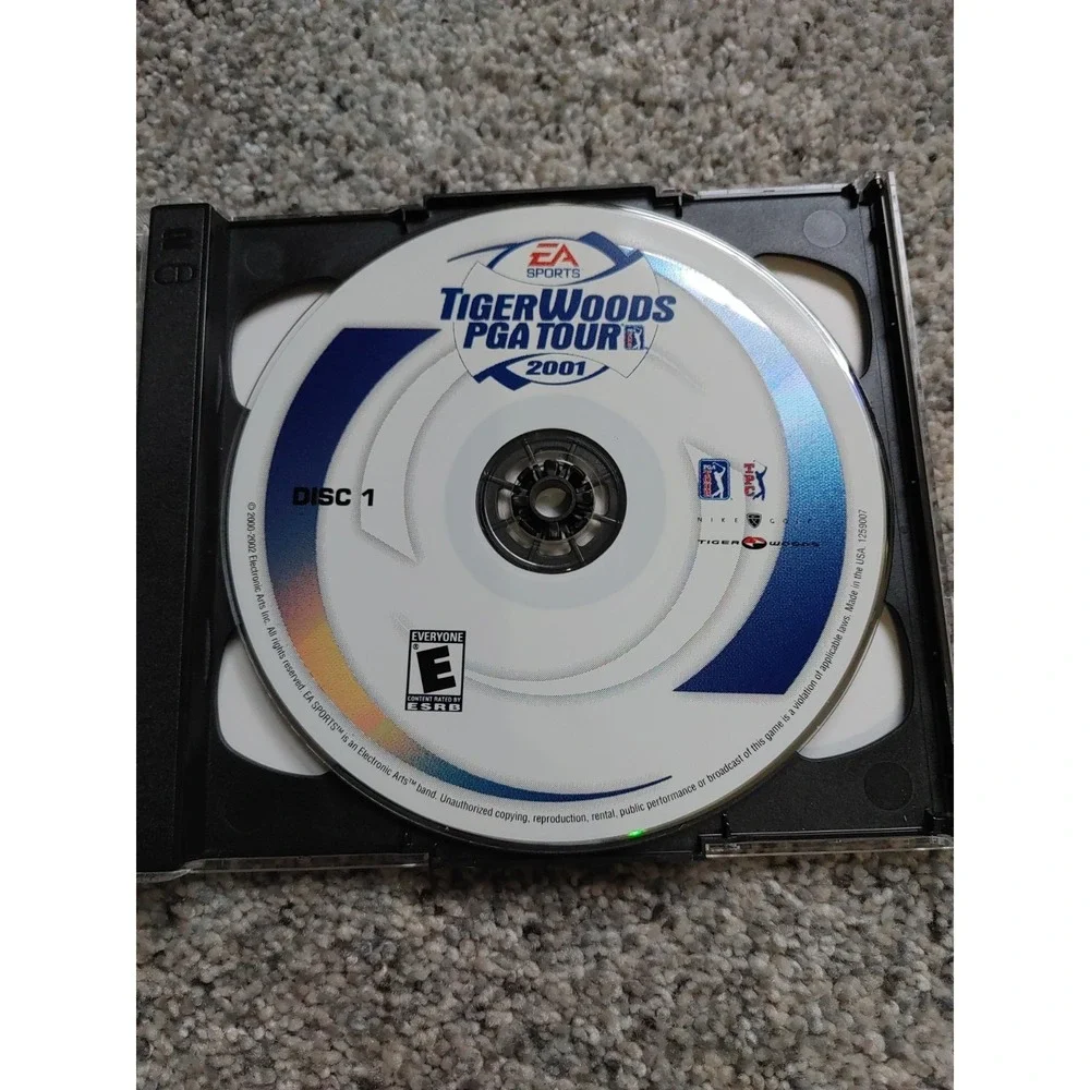 Vintage Tiger Woods PGA Tour 2001 PC CD ROM Game EA Sports 2 Disc Works